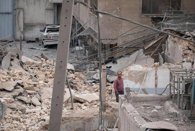 欧盟高层爆发内讧，反华外长单挑冯德莱恩，局势呈现一边倒