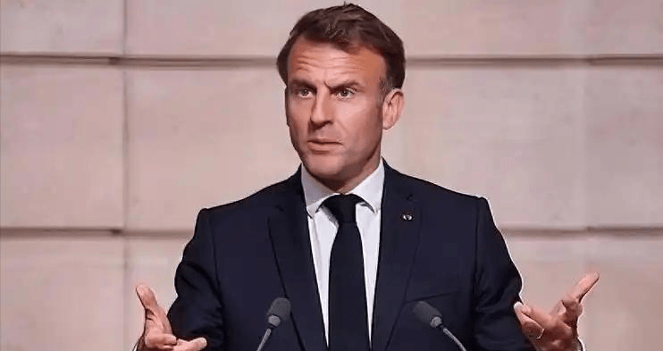 马克龙卸任前，抱怨中美俄针对，建议欧洲必须要走出新道路